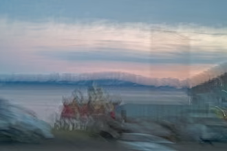 PASSAGE, POLARSTERN Expedition in die Antarktis, Süd-Atlantik, digitale Fotografie mit Leica, verfremdete Fotografie eines Hauses in der Bucht von USHUAIA, Argentinien