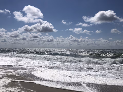 SYLT, Strand und Meer mit dramatischen Wolken, Akademie am Meer, Klappholttal, List
